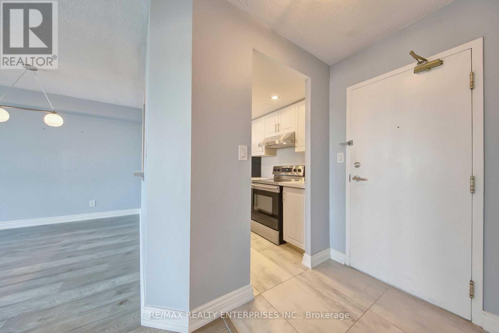 420 - 1001 Cedarglen Gate, Mississauga, ON - Indoor Photo Showing Other Room