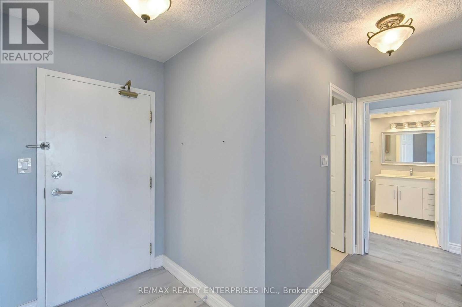 420 - 1001 Cedarglen Gate, Mississauga, ON - Indoor Photo Showing Other Room