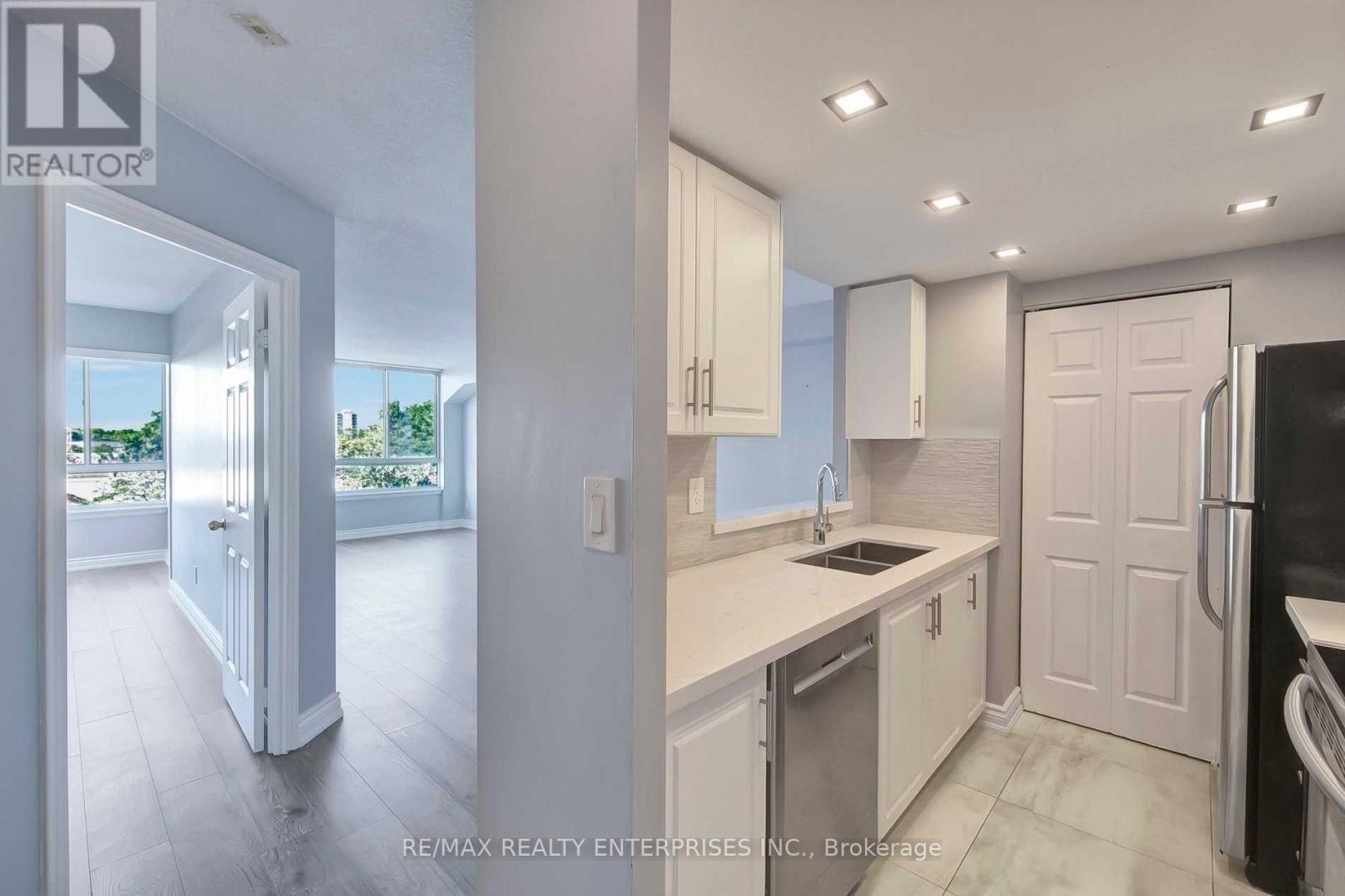 420 - 1001 Cedarglen Gate, Mississauga, ON - Indoor