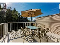 Perfect area for hosting or enjoying slow mornings -