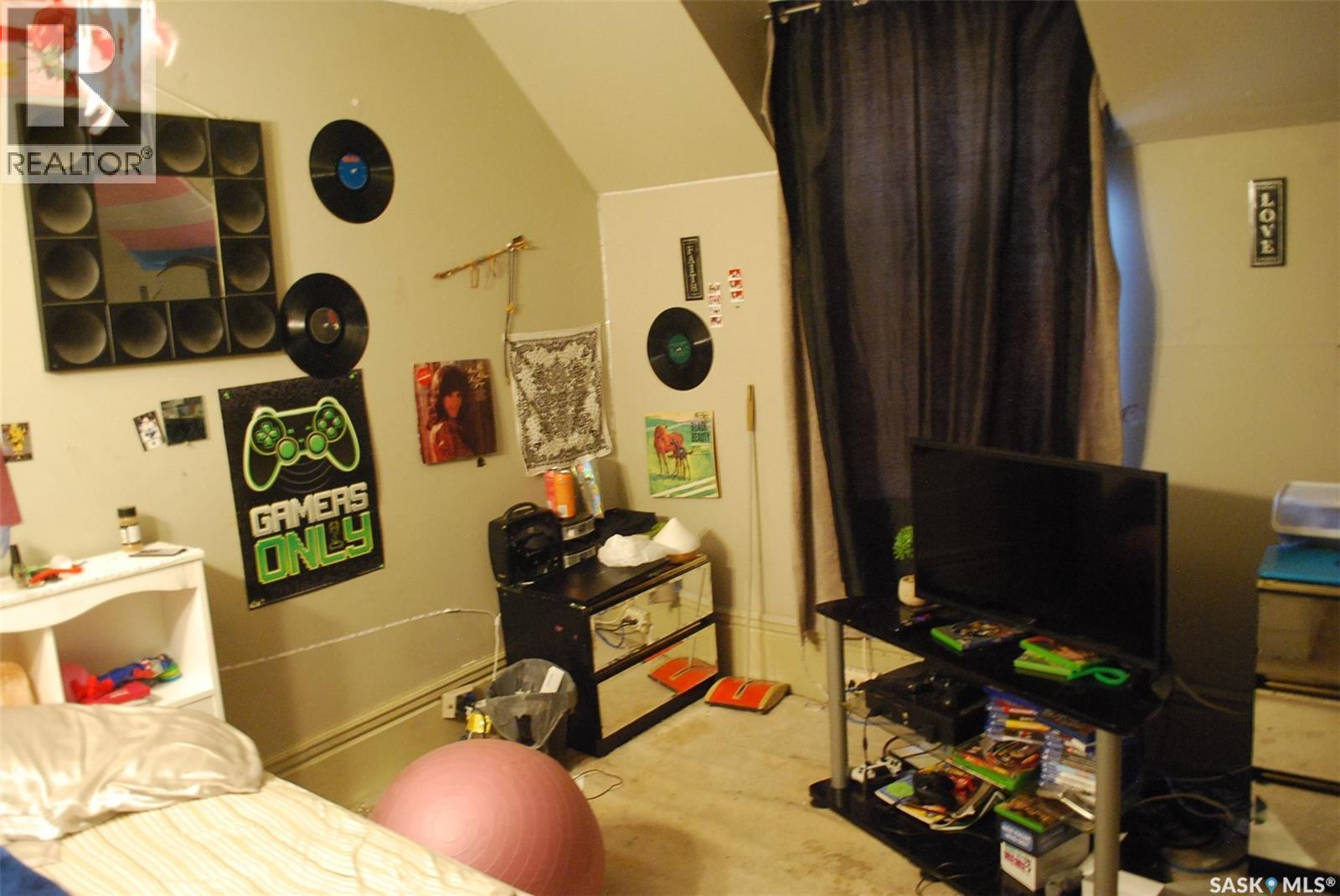 1346 Rae Street, Regina, SK - Indoor Photo Showing Bedroom