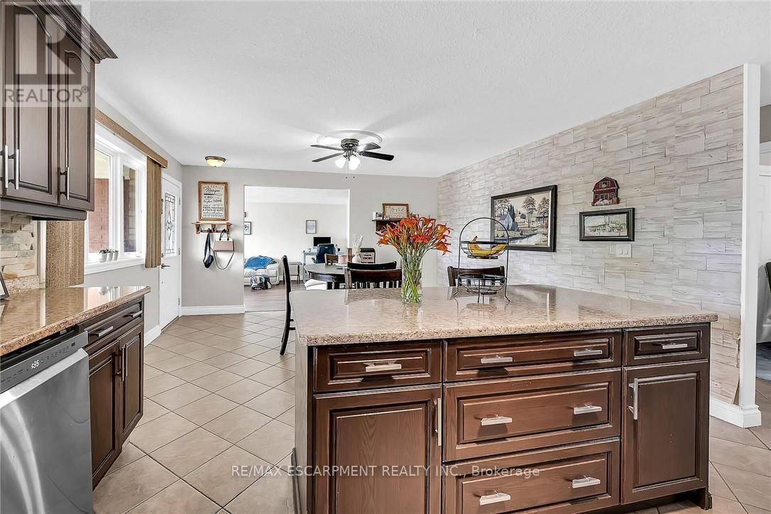 180 West Side Road, Port Colborne, ON - Indoor Photo Showing Kitchen