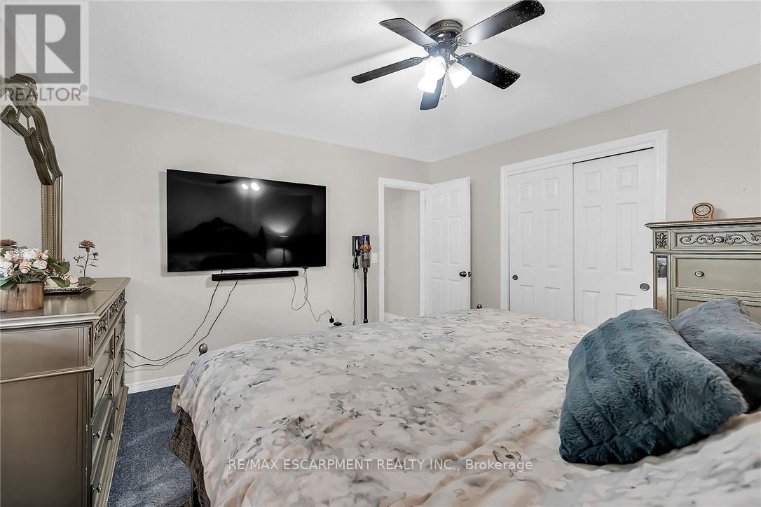 180 West Side Road, Port Colborne, ON - Indoor Photo Showing Bedroom