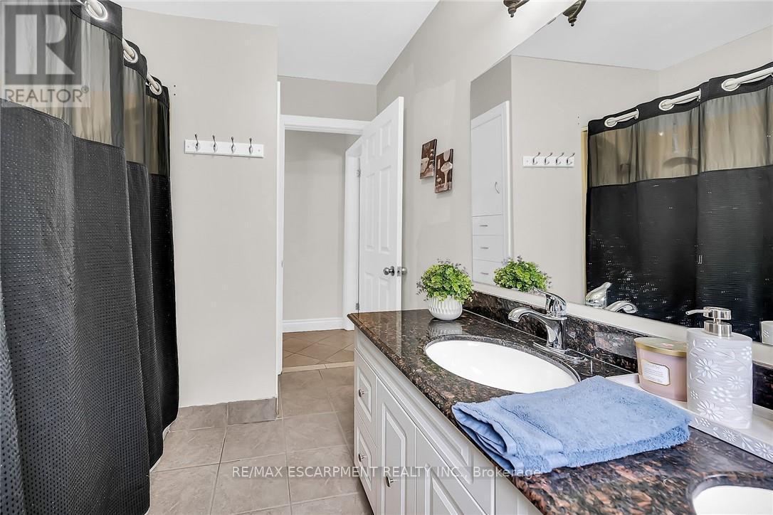 180 West Side Road, Port Colborne, ON - Indoor Photo Showing Bathroom