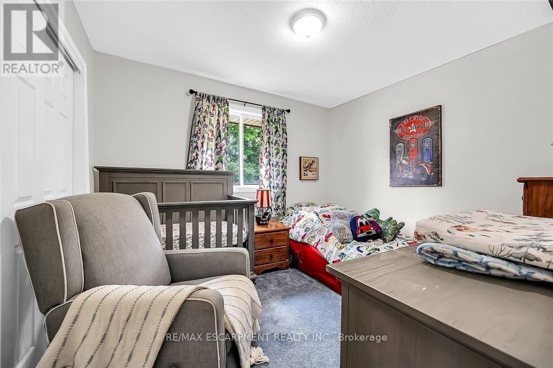 180 West Side Road, Port Colborne, ON - Indoor Photo Showing Bedroom
