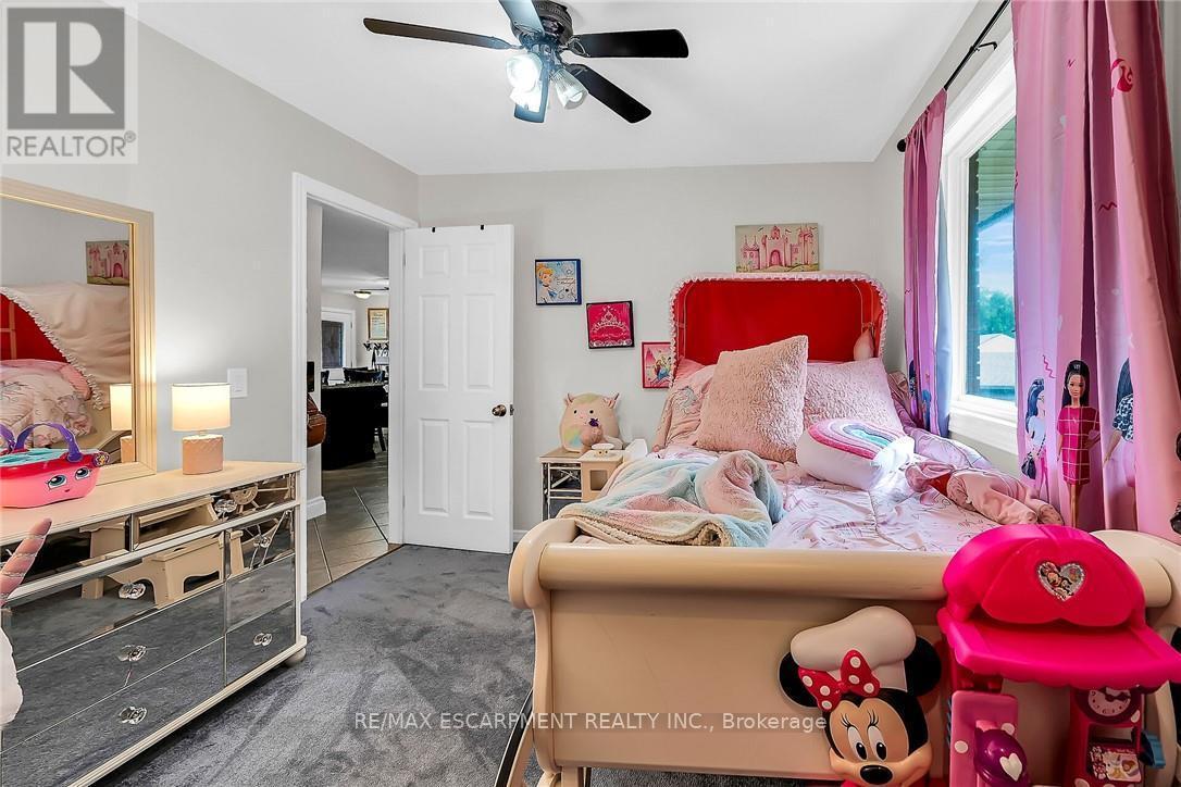 180 West Side Road, Port Colborne, ON - Indoor Photo Showing Bedroom