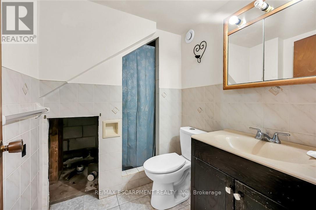 180 West Side Road, Port Colborne, ON - Indoor Photo Showing Bathroom