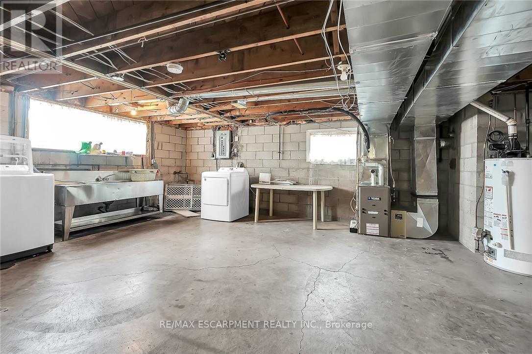 180 West Side Road, Port Colborne, ON - Indoor Photo Showing Basement