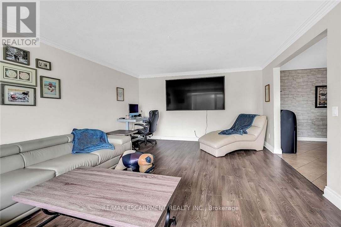 180 West Side Road, Port Colborne, ON - Indoor Photo Showing Living Room