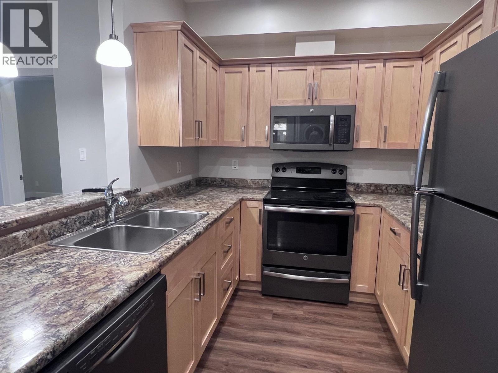 105 3684 Princess Crescent, Smithers, BC - Indoor Photo Showing Kitchen With Double Sink