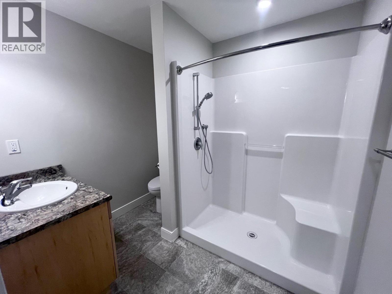 105 3684 Princess Crescent, Smithers, BC - Indoor Photo Showing Bathroom