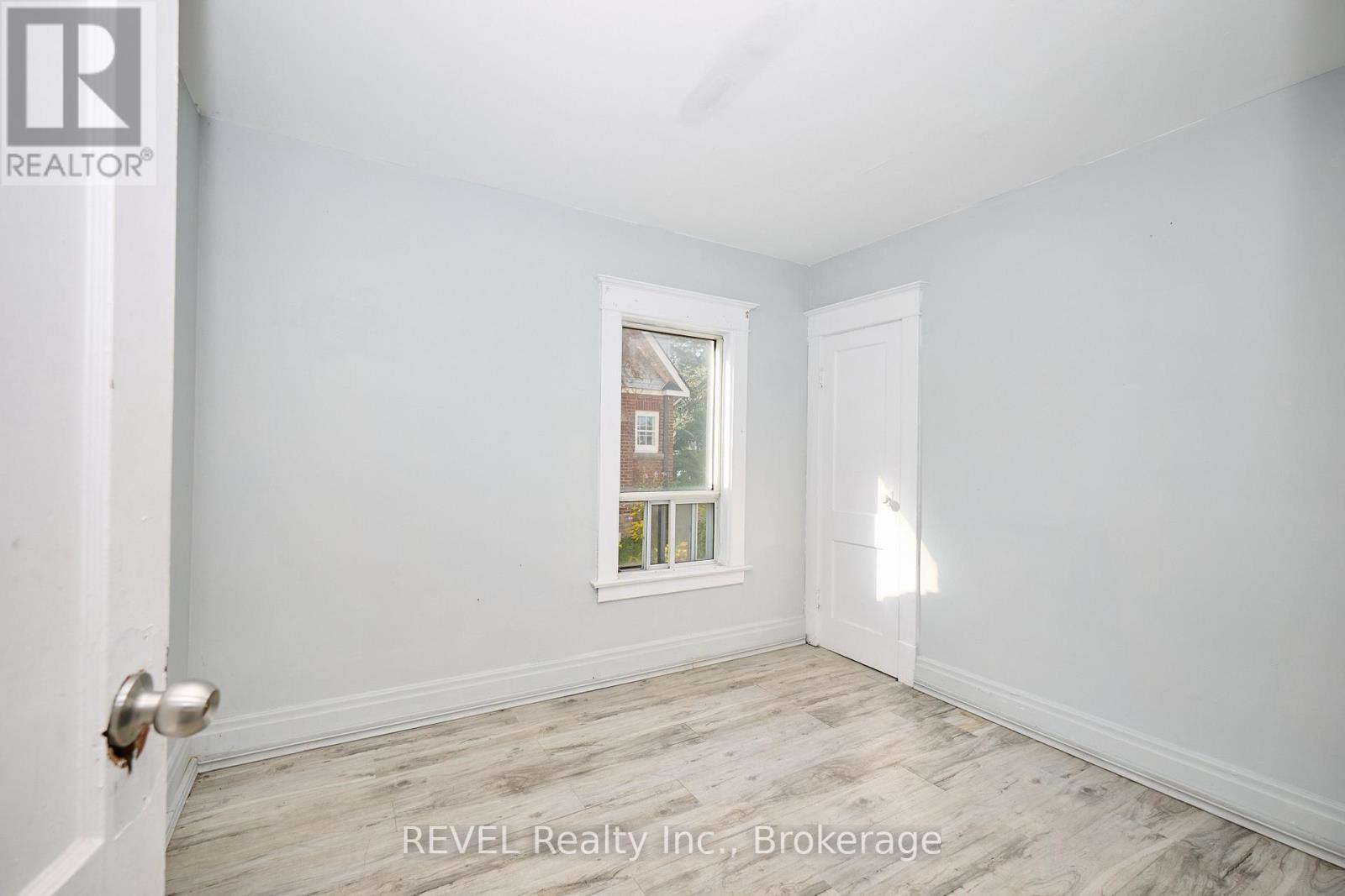 5806 Prince Edward Avenue, Niagara Falls (Hospital), ON - Indoor Photo Showing Other Room