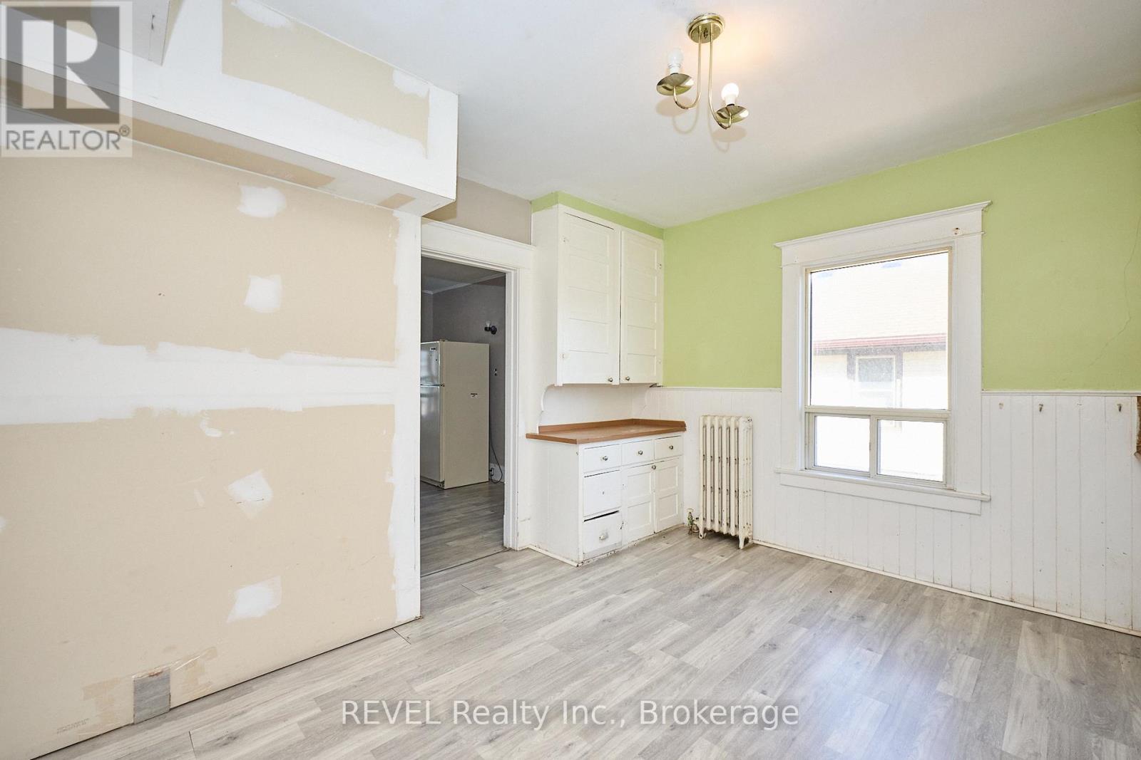 5806 Prince Edward Avenue, Niagara Falls (Hospital), ON - Indoor