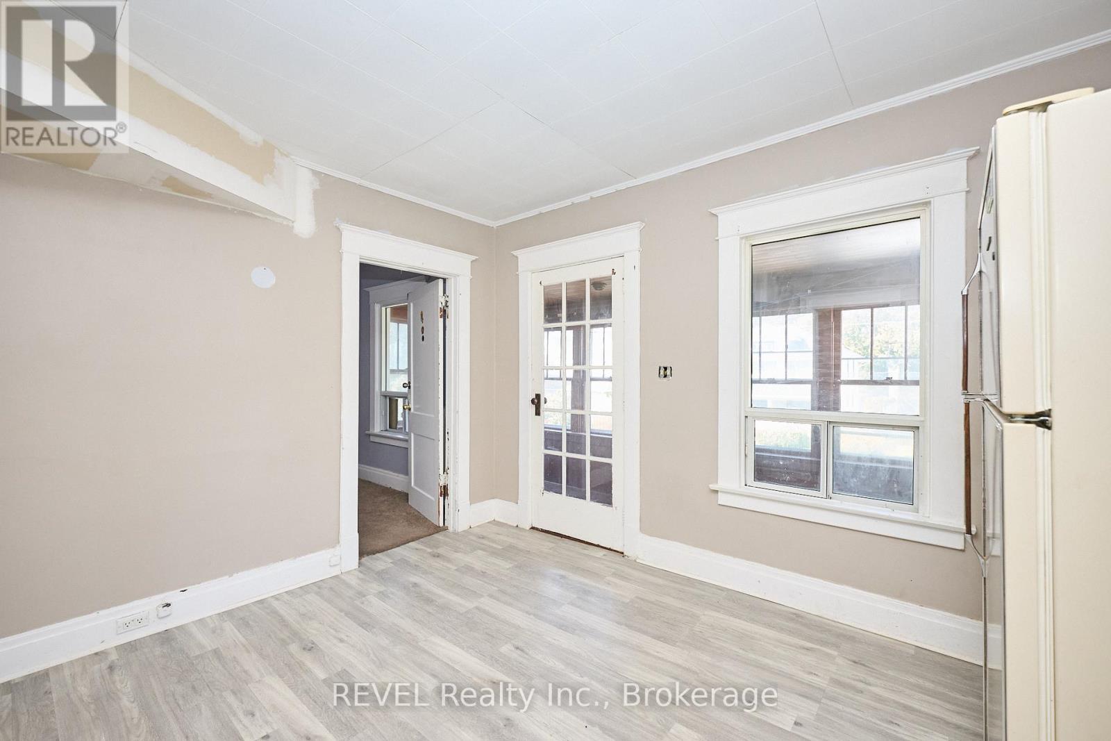 5806 Prince Edward Avenue, Niagara Falls (Hospital), ON - Indoor Photo Showing Other Room