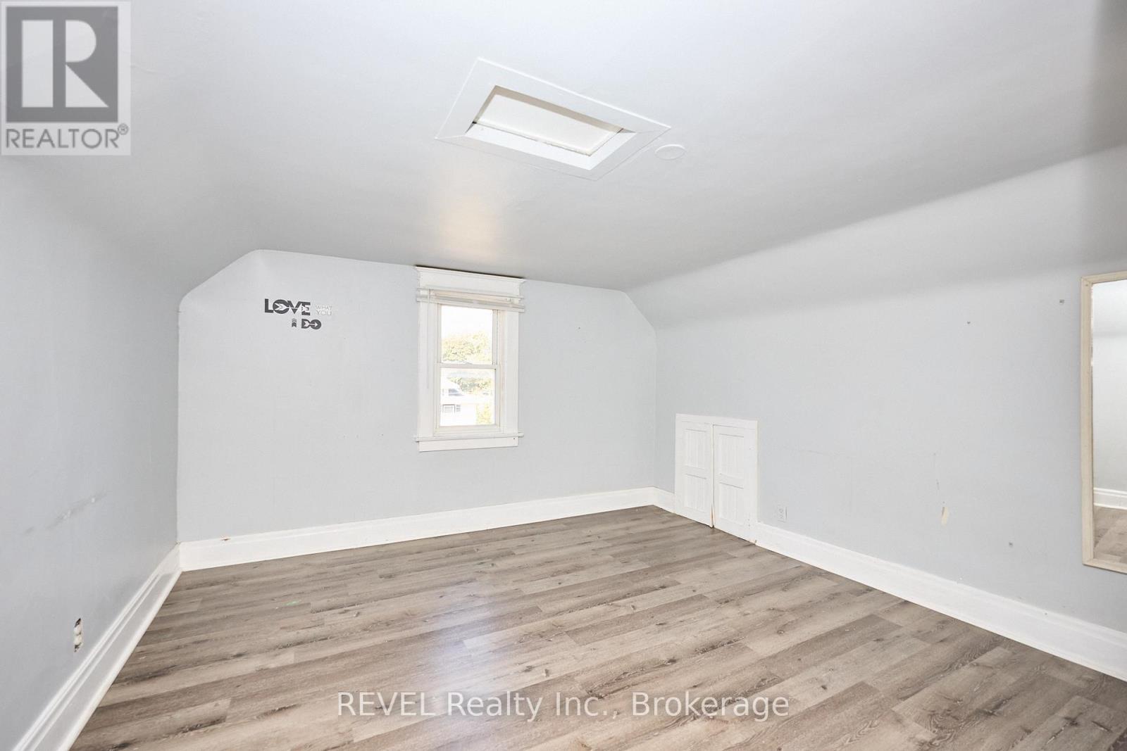 5806 Prince Edward Avenue, Niagara Falls (Hospital), ON - Indoor Photo Showing Other Room