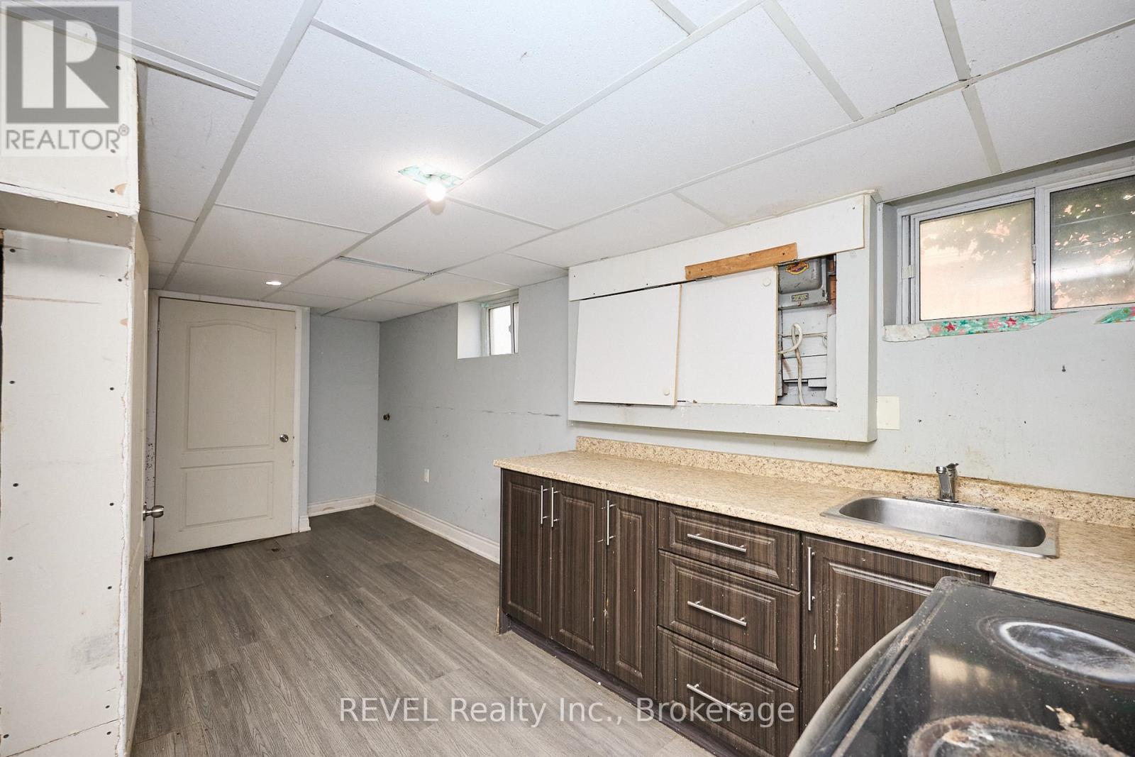 5806 Prince Edward Avenue, Niagara Falls (Hospital), ON - Indoor Photo Showing Other Room