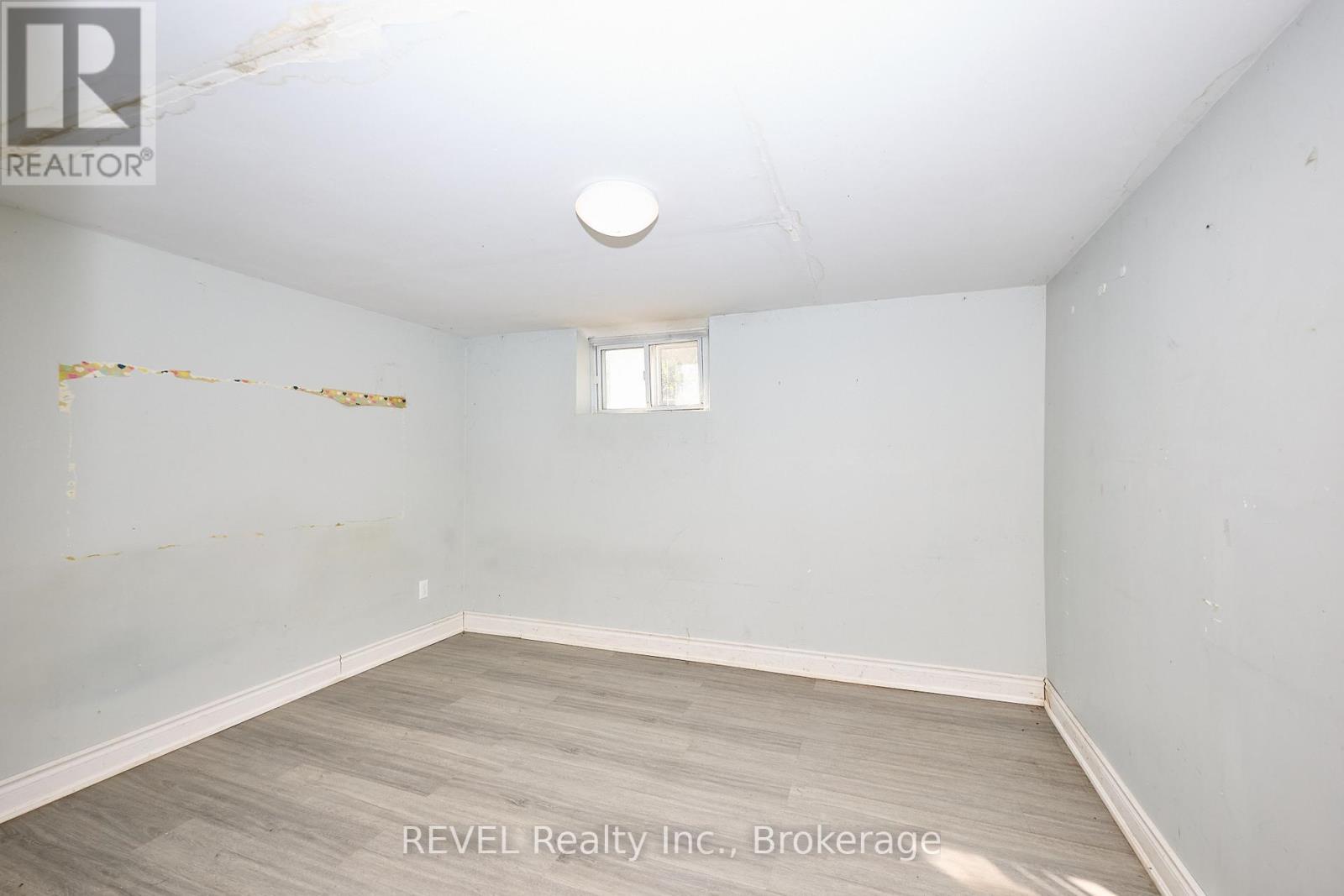 5806 Prince Edward Avenue, Niagara Falls (Hospital), ON - Indoor Photo Showing Other Room