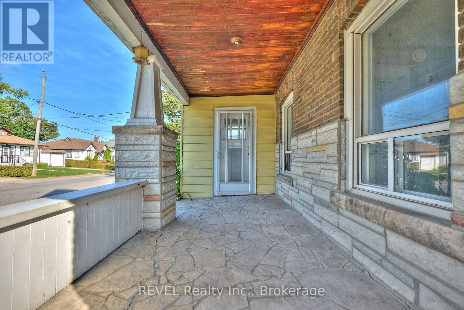 5806 Prince Edward Avenue, Niagara Falls (Hospital), ON - Outdoor With Exterior