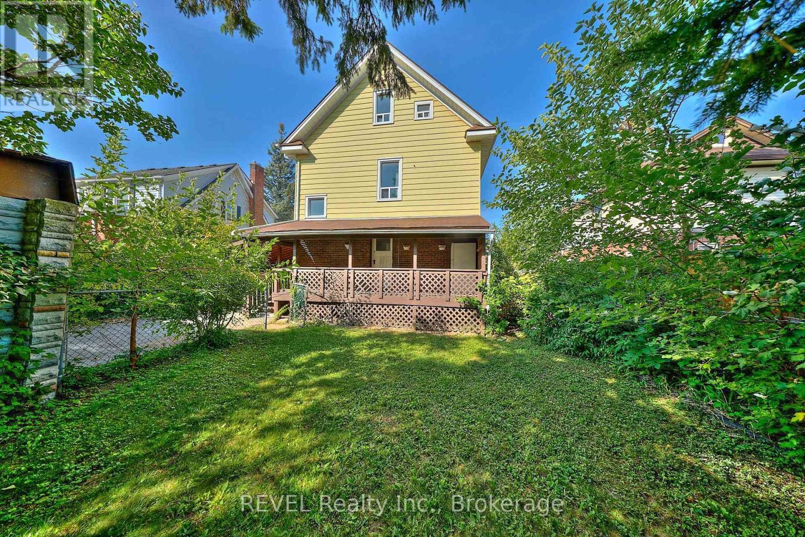 5806 Prince Edward Avenue, Niagara Falls (Hospital), ON - Outdoor With Deck Patio Veranda