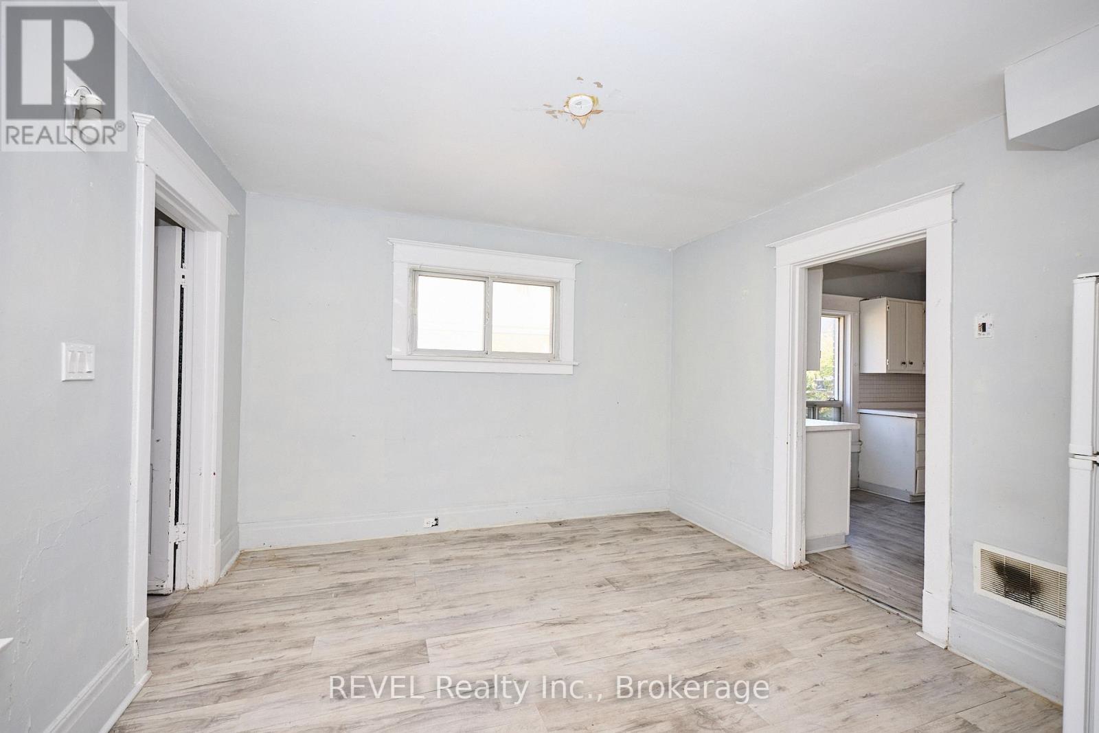 5806 Prince Edward Avenue, Niagara Falls (Hospital), ON - Indoor Photo Showing Other Room