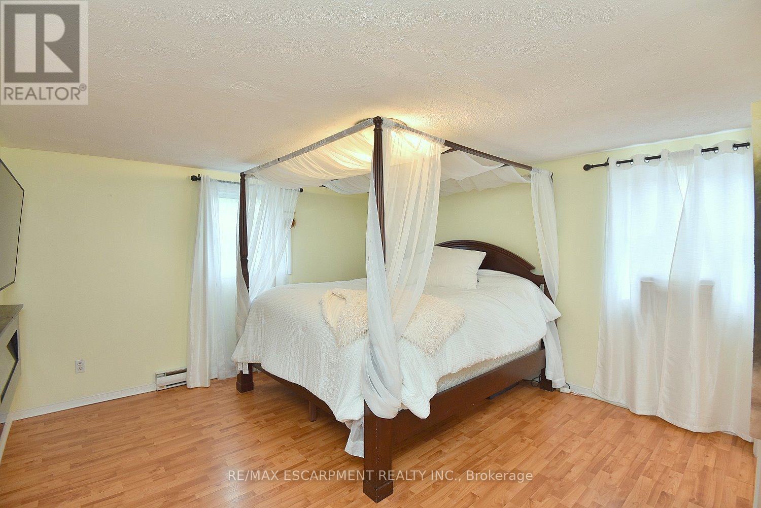 45 Dunkirk Drive, Hamilton, ON - Indoor Photo Showing Bedroom