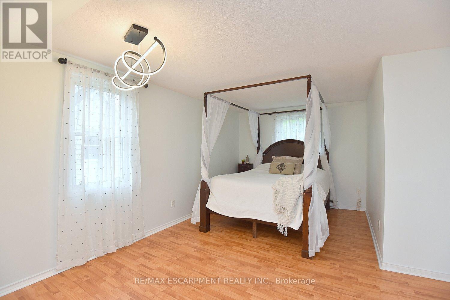 45 Dunkirk Drive, Hamilton, ON - Indoor Photo Showing Bedroom