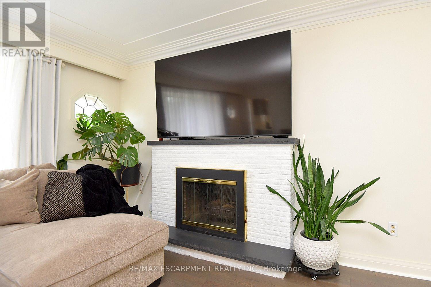 45 Dunkirk Drive, Hamilton, ON - Indoor Photo Showing Living Room With Fireplace