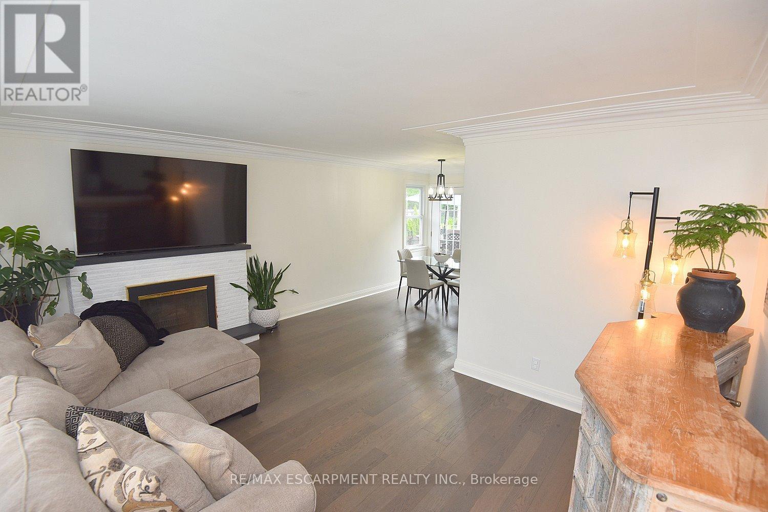 45 Dunkirk Drive, Hamilton, ON - Indoor Photo Showing Living Room With Fireplace