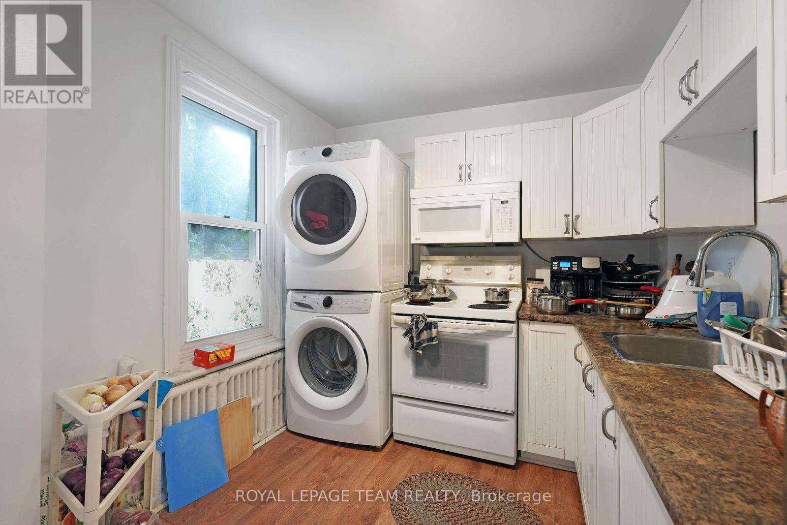 166 Fifth Avenue, Ottawa, ON - Indoor Photo Showing Laundry Room