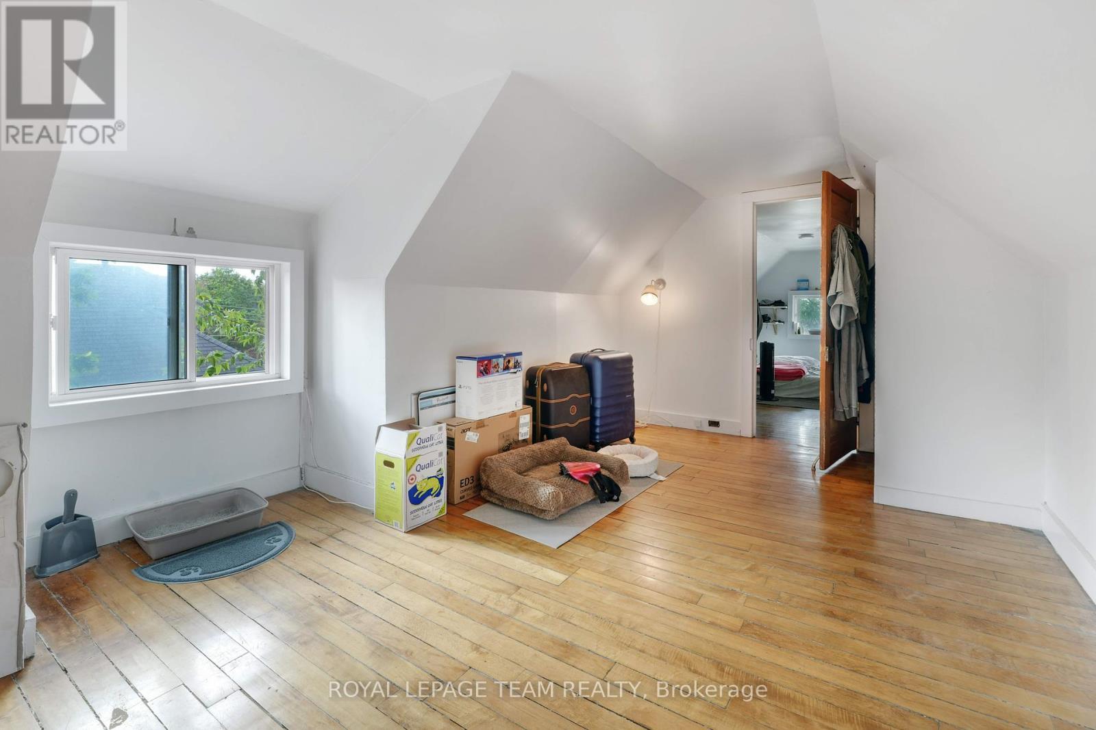 166 Fifth Avenue, Ottawa, ON - Indoor