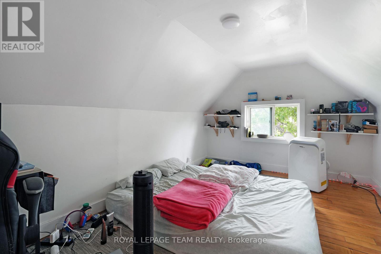 166 Fifth Avenue, Ottawa, ON - Indoor Photo Showing Bedroom