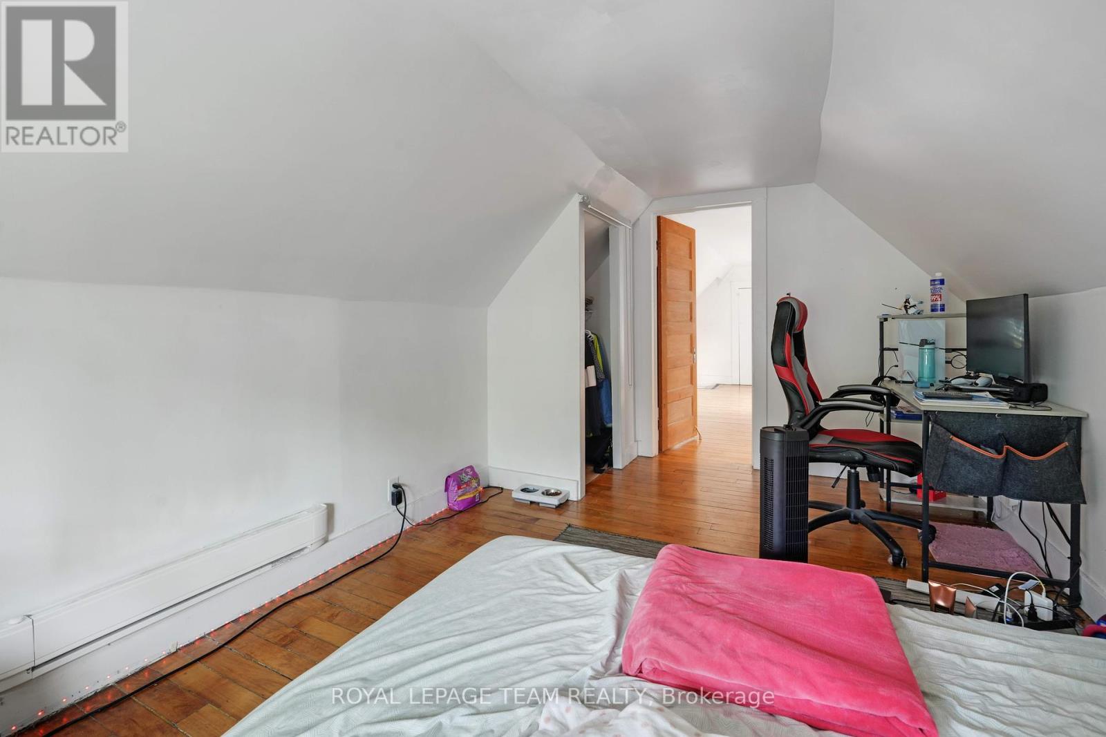 166 Fifth Avenue, Ottawa, ON - Indoor Photo Showing Bedroom