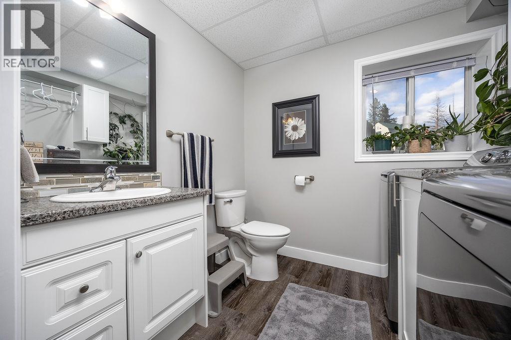 353 Gunter-Ellison Road, Enderby, BC - Indoor Photo Showing Bathroom
