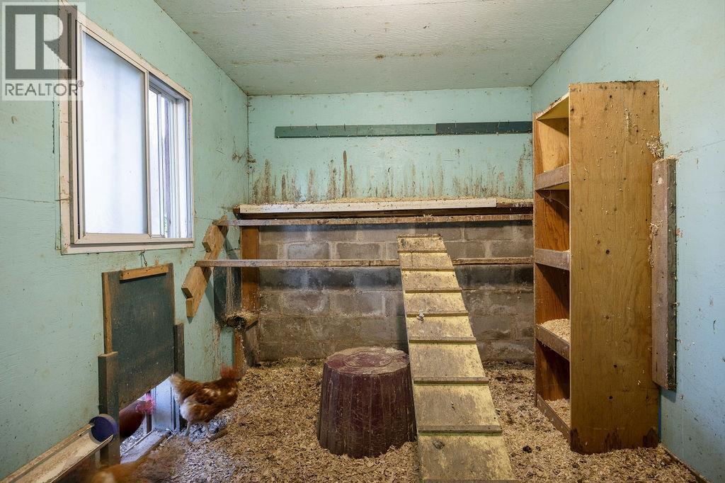 353 Gunter-Ellison Road, Enderby, BC - Indoor Photo Showing Other Room