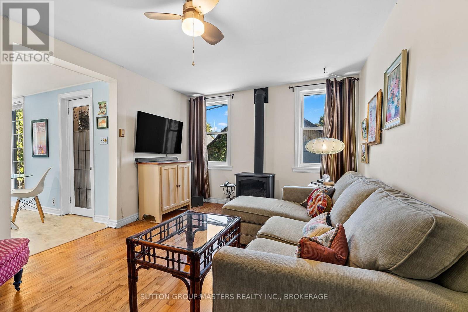 151 Primrose Way, Kingston (East Of Sir John A. Blvd), ON - Indoor Photo Showing Living Room