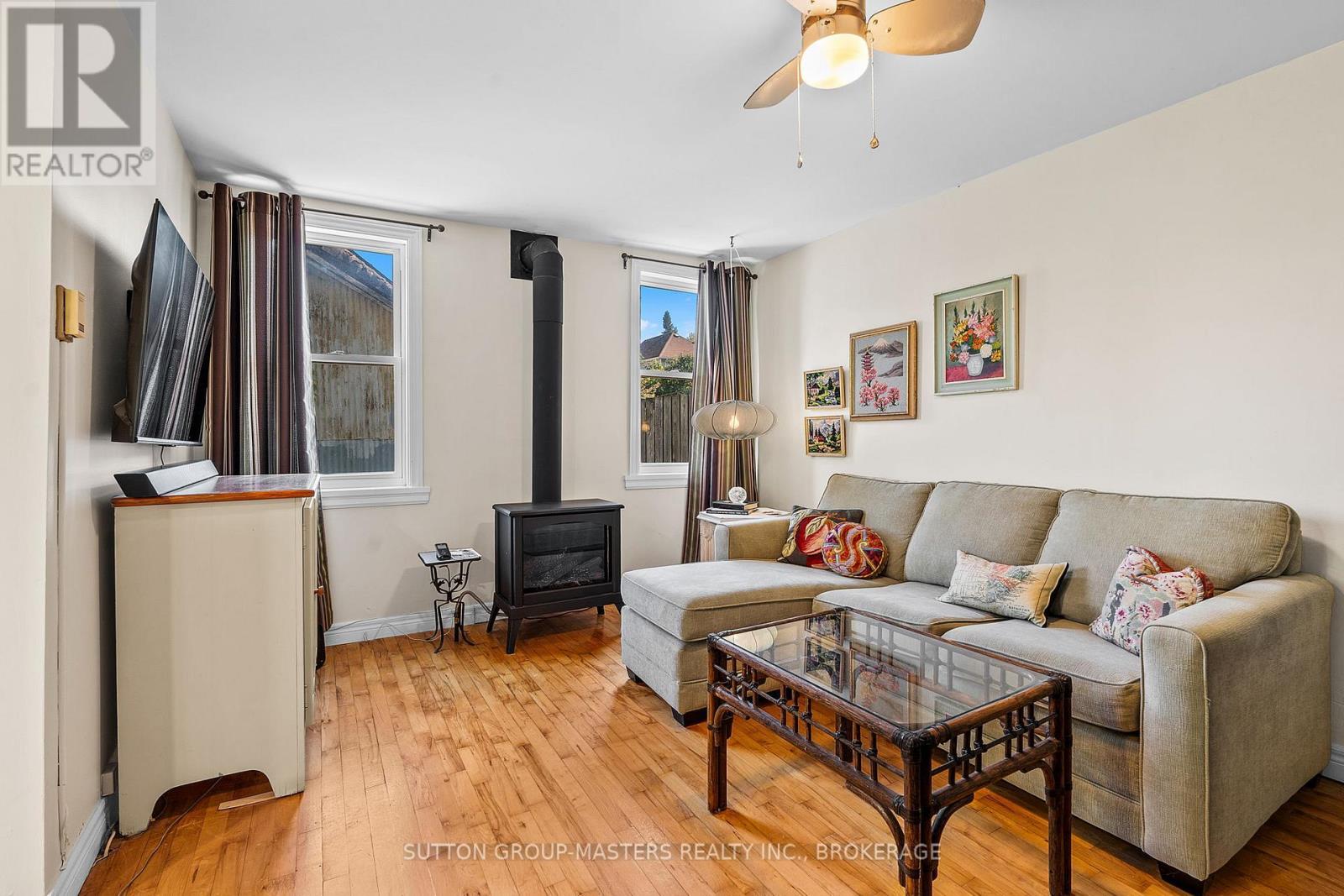 151 Primrose Way, Kingston (East Of Sir John A. Blvd), ON - Indoor Photo Showing Living Room