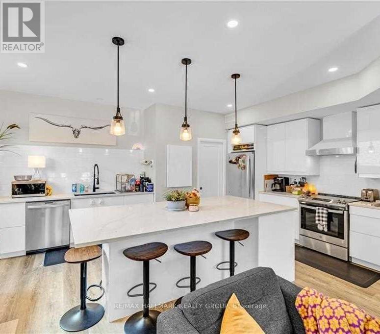 B1 - 359 Whitby Avenue, Ottawa, ON - Indoor Photo Showing Kitchen With Upgraded Kitchen