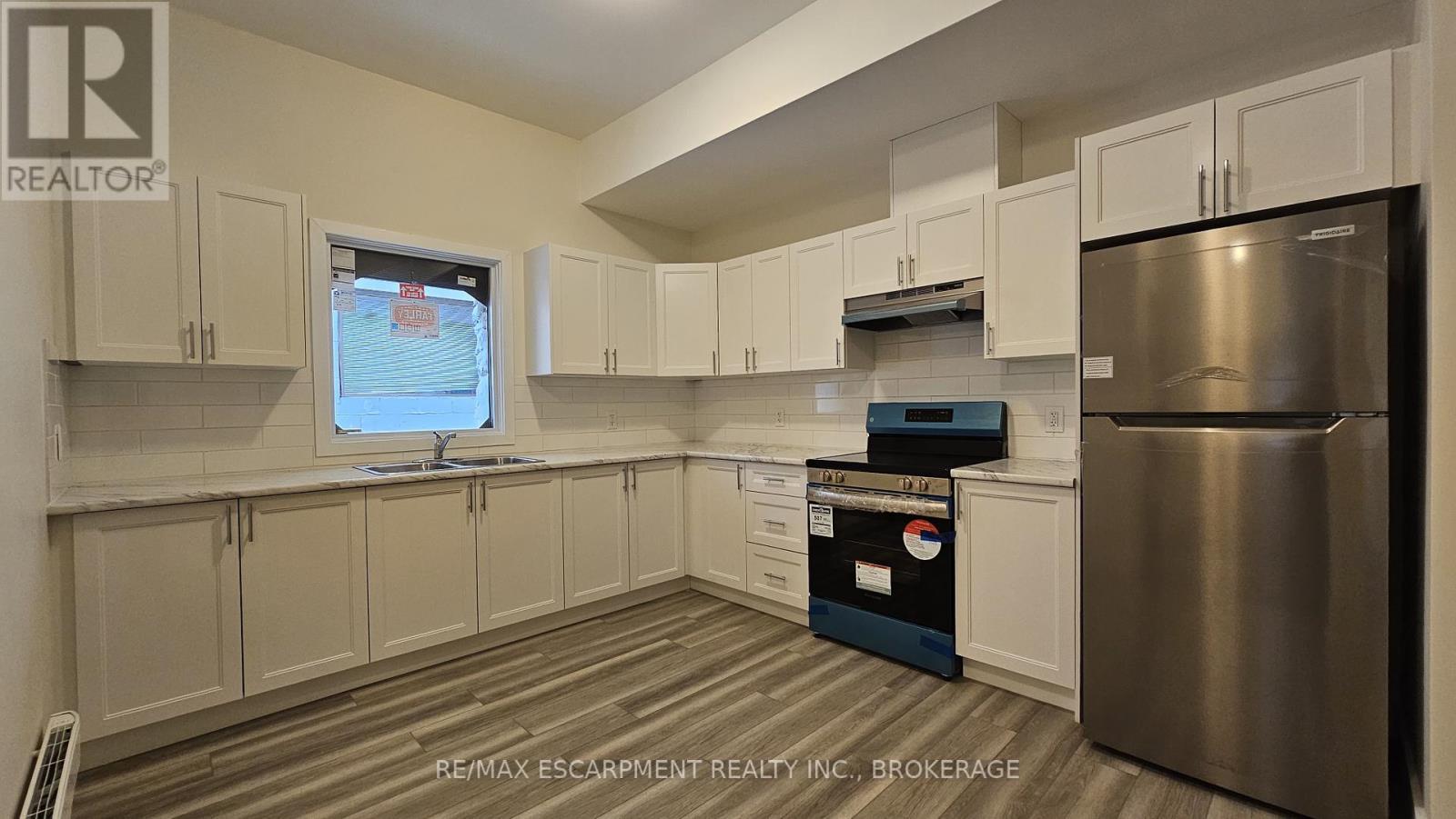 363 Front Street, Belleville (Belleville Ward), ON - Indoor Photo Showing Kitchen With Double Sink