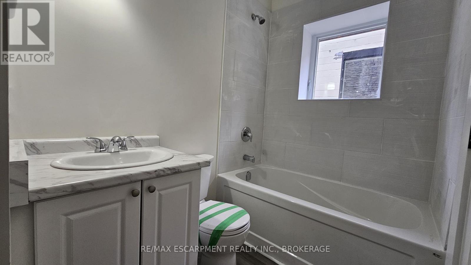 363 Front Street, Belleville (Belleville Ward), ON - Indoor Photo Showing Bathroom