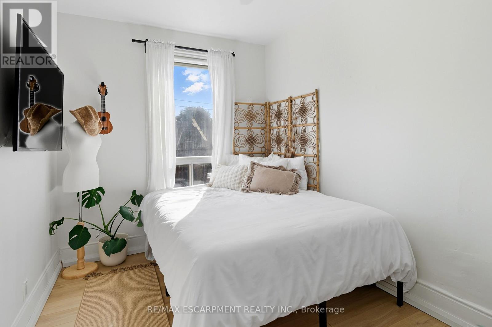 2nd Bedroom - 249 Bay Street N, Hamilton, ON - Indoor Photo Showing Bedroom