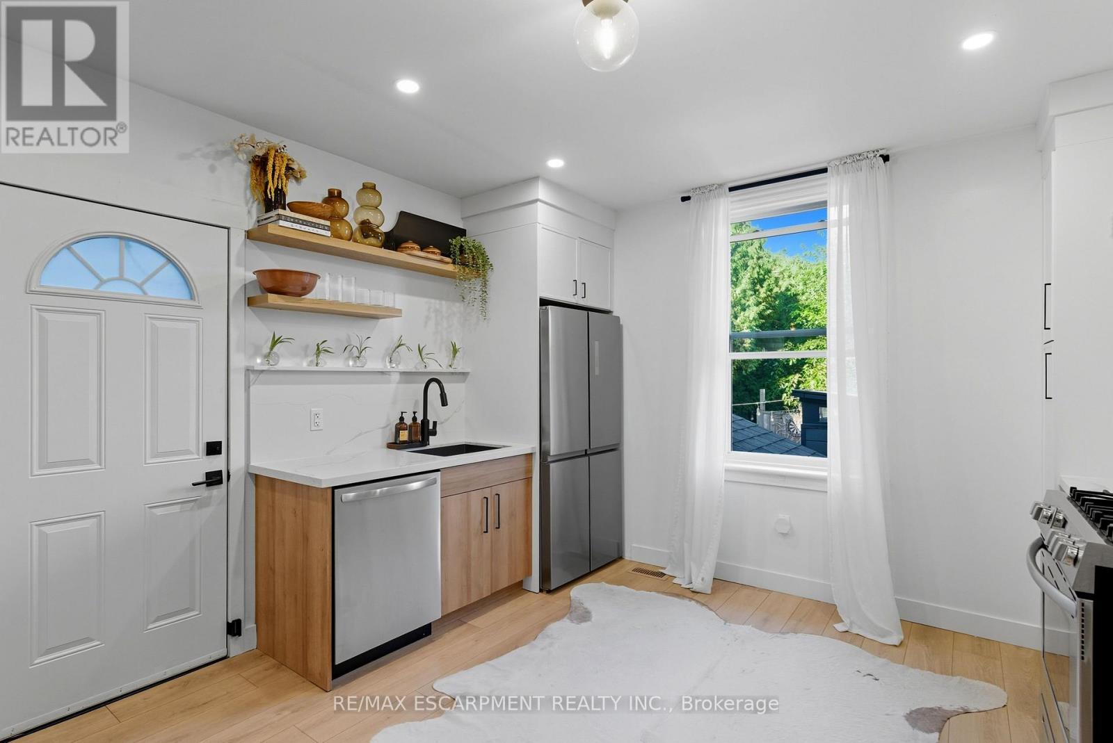 Stainless Steel applicances - 249 Bay Street N, Hamilton, ON - Indoor Photo Showing Kitchen