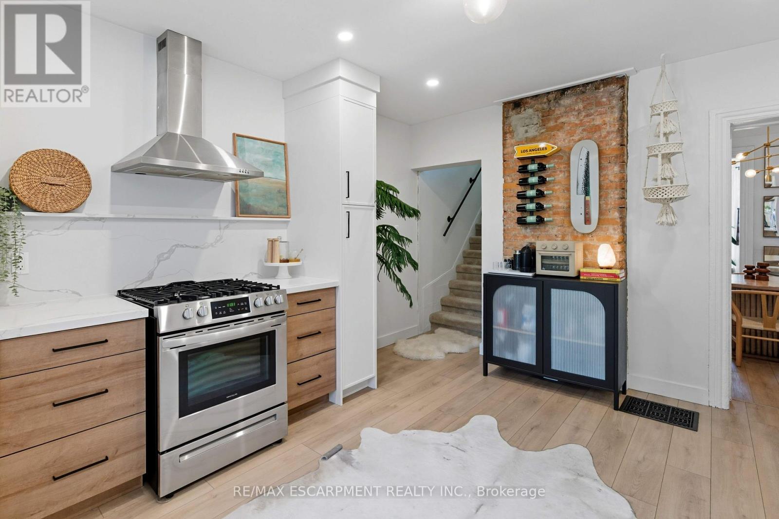 249 Bay Street N, Hamilton, ON - Indoor Photo Showing Kitchen