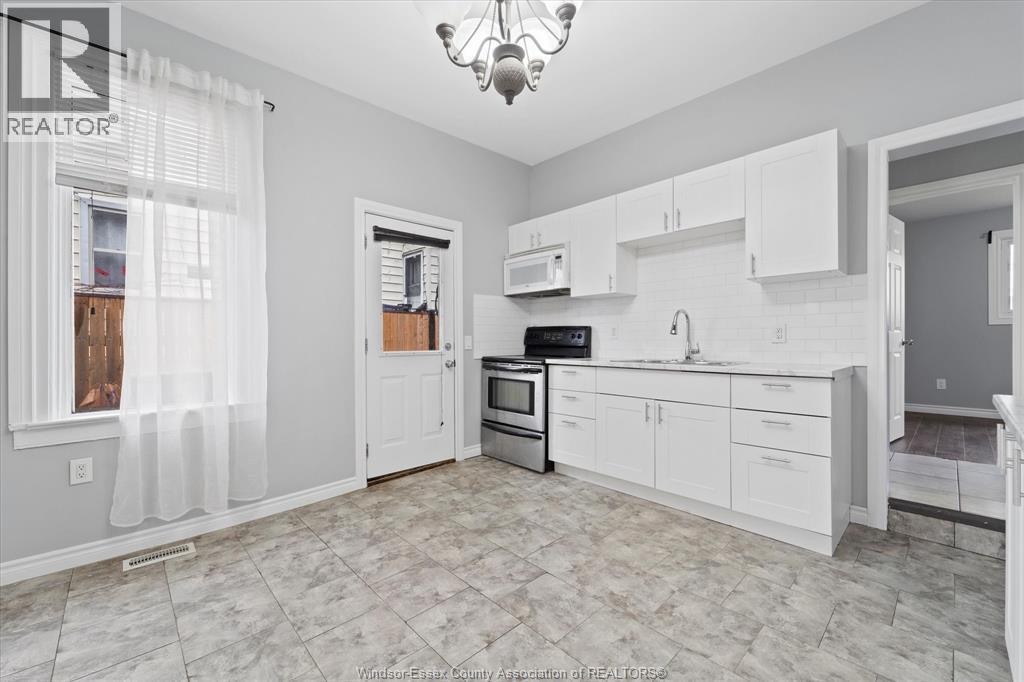 773 Assumption, Windsor, ON - Indoor Photo Showing Kitchen