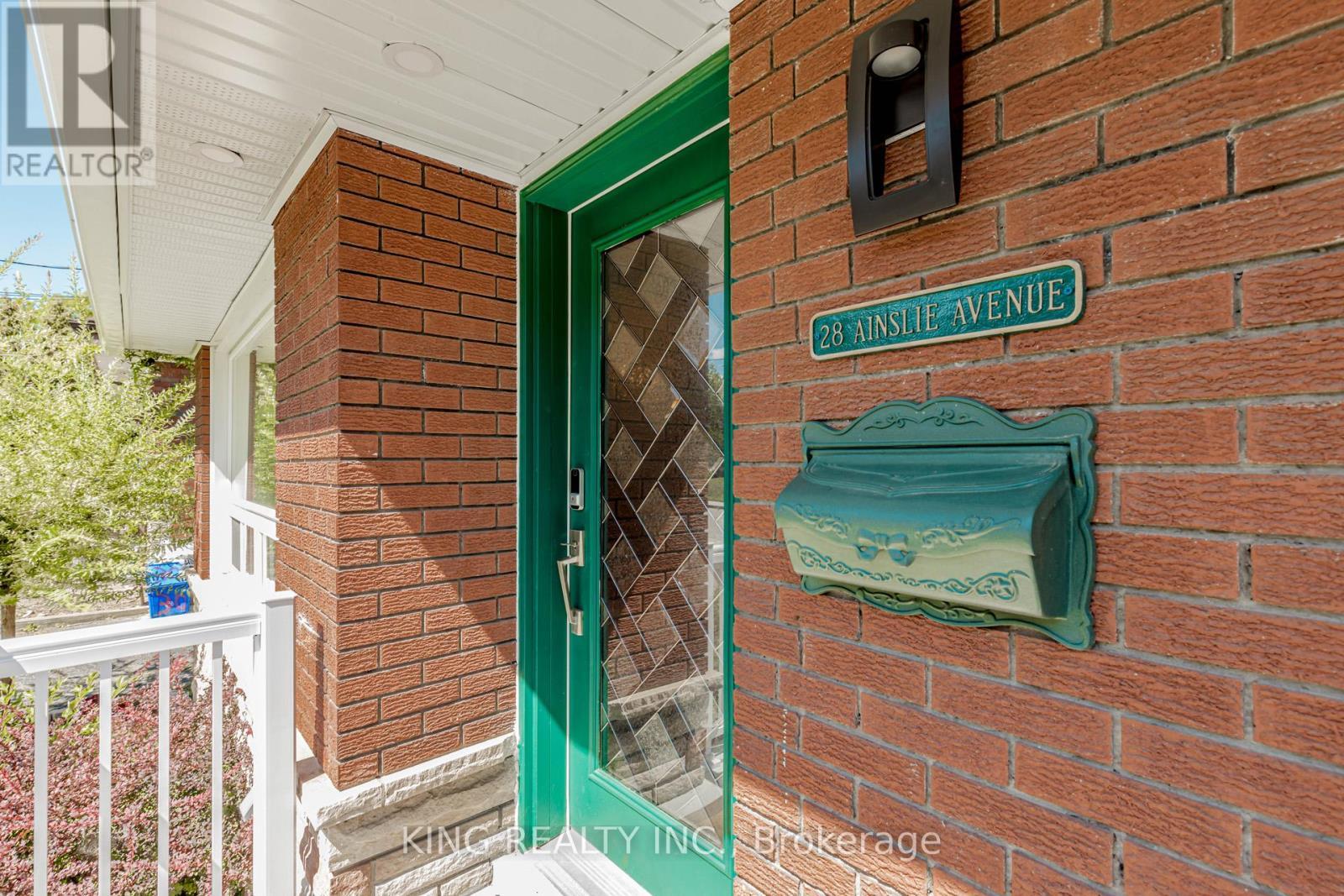 28 Ainslie Avenue, Hamilton, ON - Outdoor With Exterior