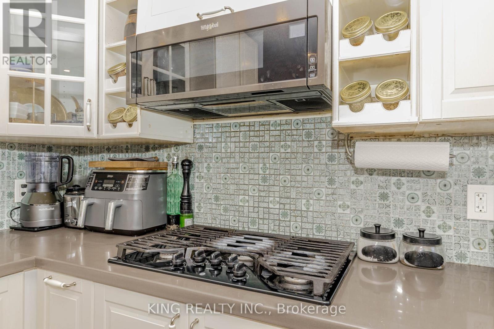 28 Ainslie Avenue, Hamilton, ON - Indoor Photo Showing Kitchen