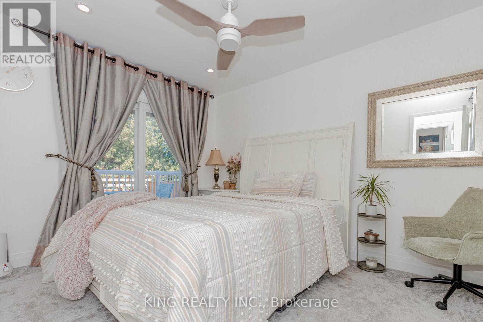 28 Ainslie Avenue, Hamilton, ON - Indoor Photo Showing Bedroom
