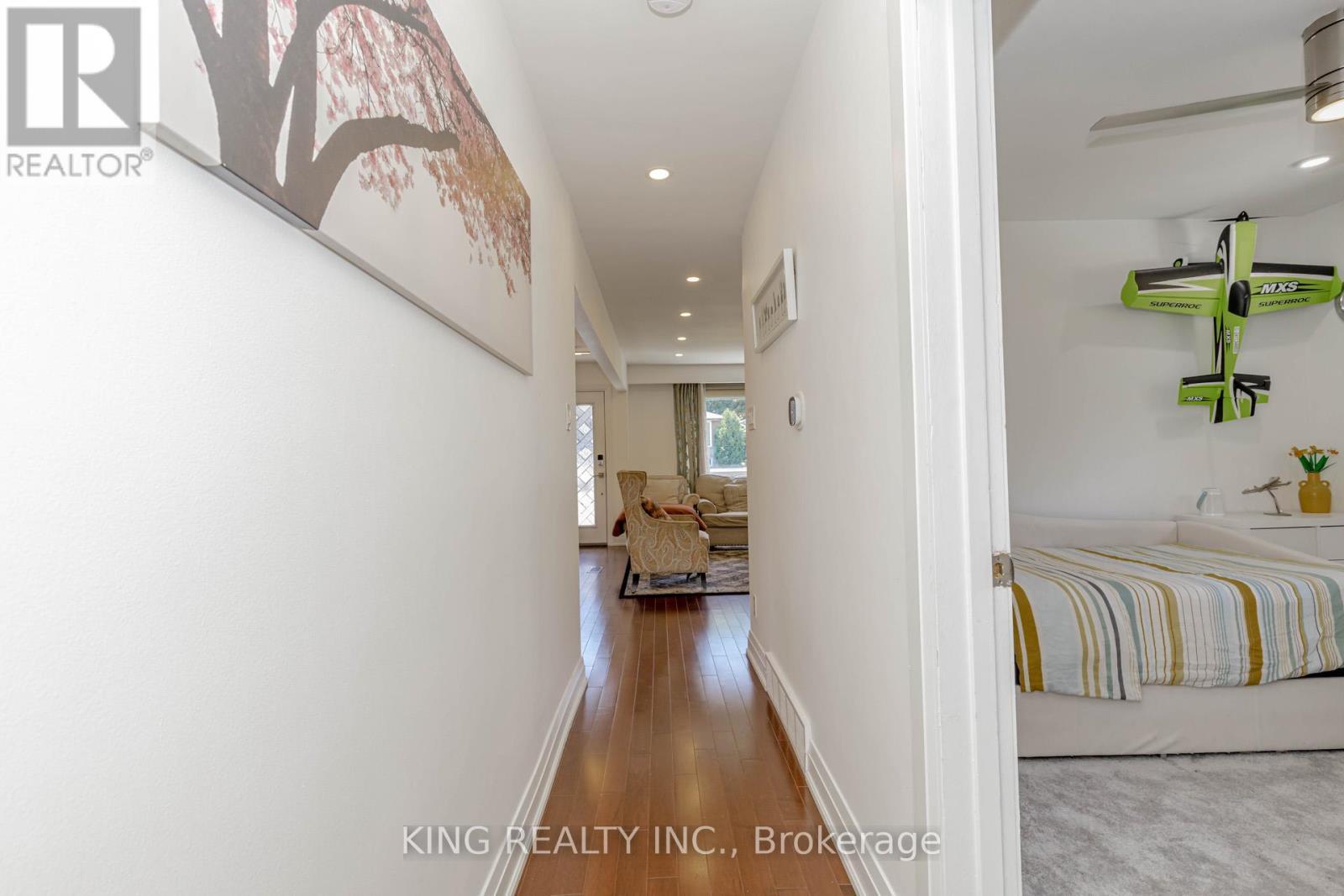 28 Ainslie Avenue, Hamilton, ON - Indoor Photo Showing Other Room