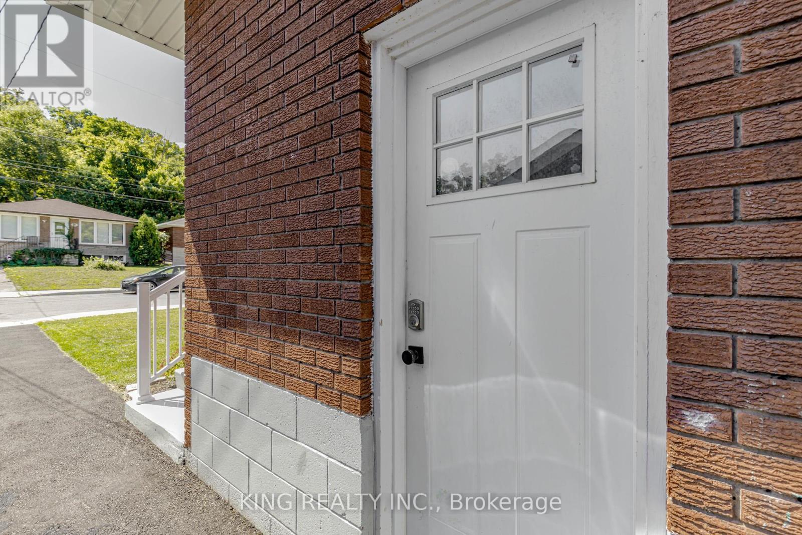 28 Ainslie Avenue, Hamilton, ON - Outdoor With Exterior