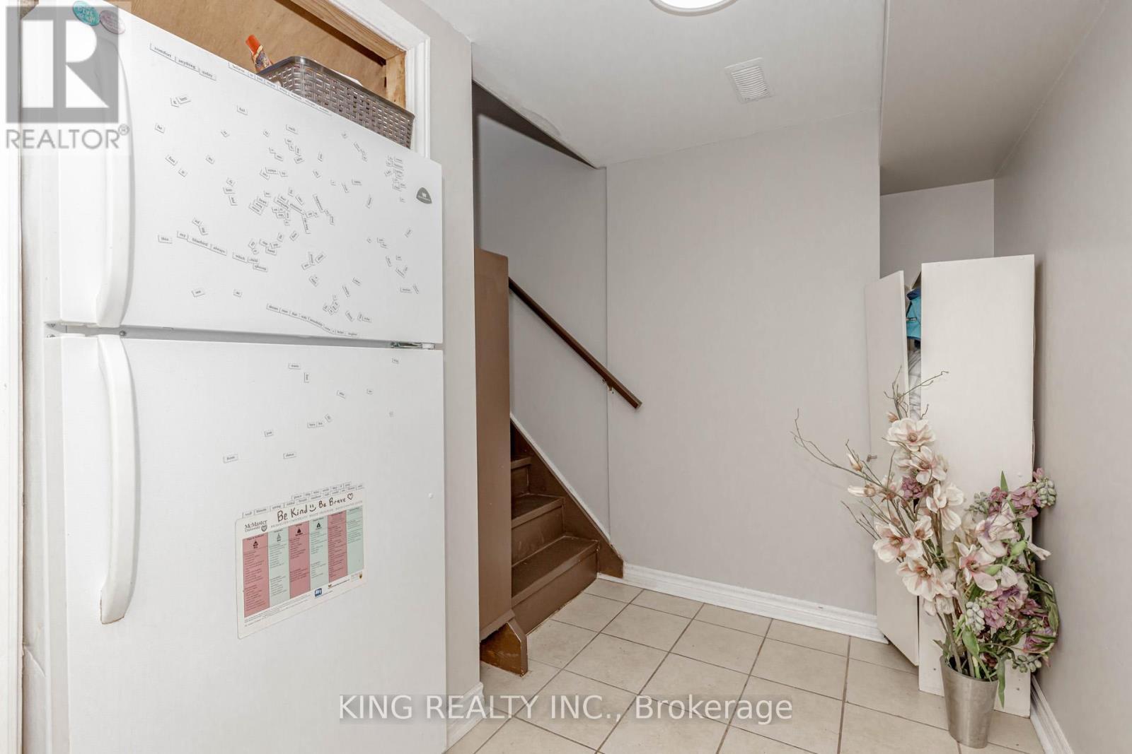 28 Ainslie Avenue, Hamilton, ON - Indoor Photo Showing Other Room