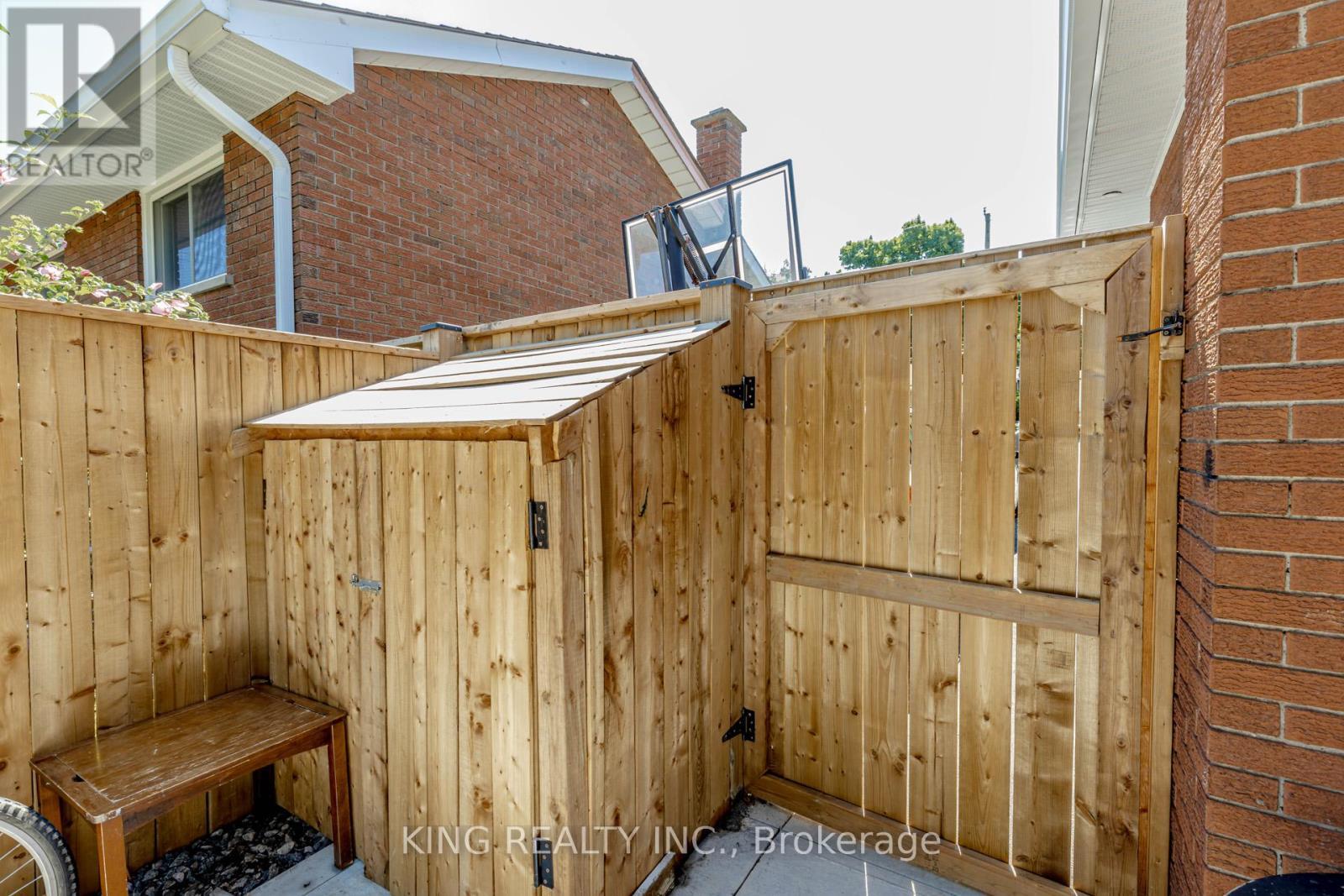 28 Ainslie Avenue, Hamilton, ON - Indoor Photo Showing Other Room